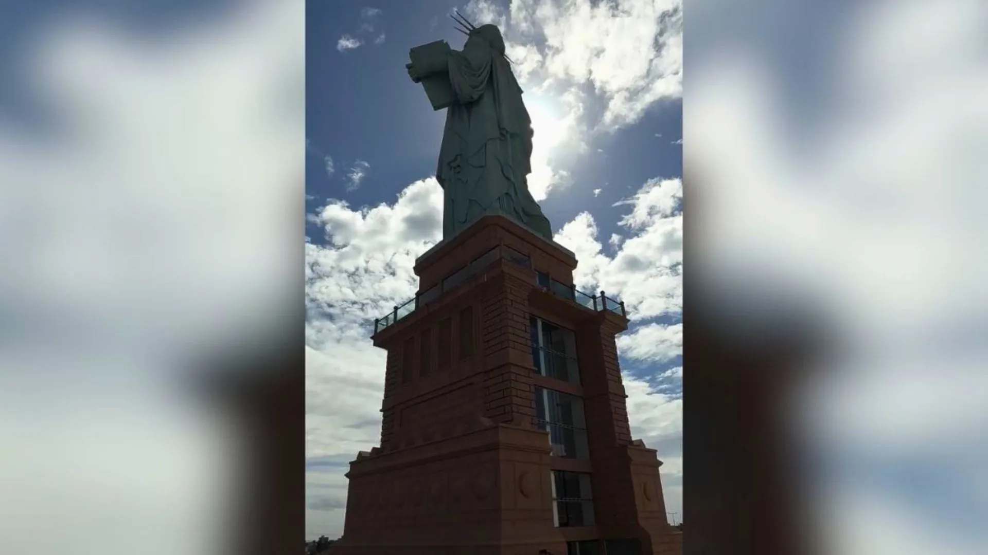 Maior estátua da Havan do Brasil está em SC e tem elevador com vista para o mar