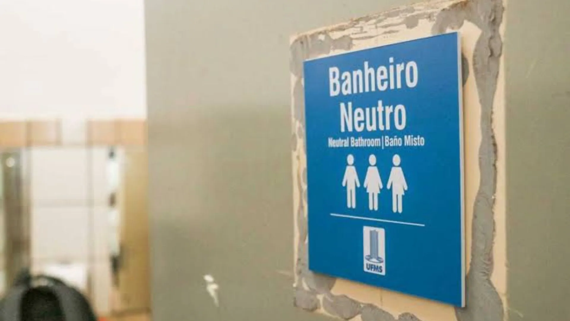 Banheiros neutros em escolas de SC agora estão proibidos por lei
