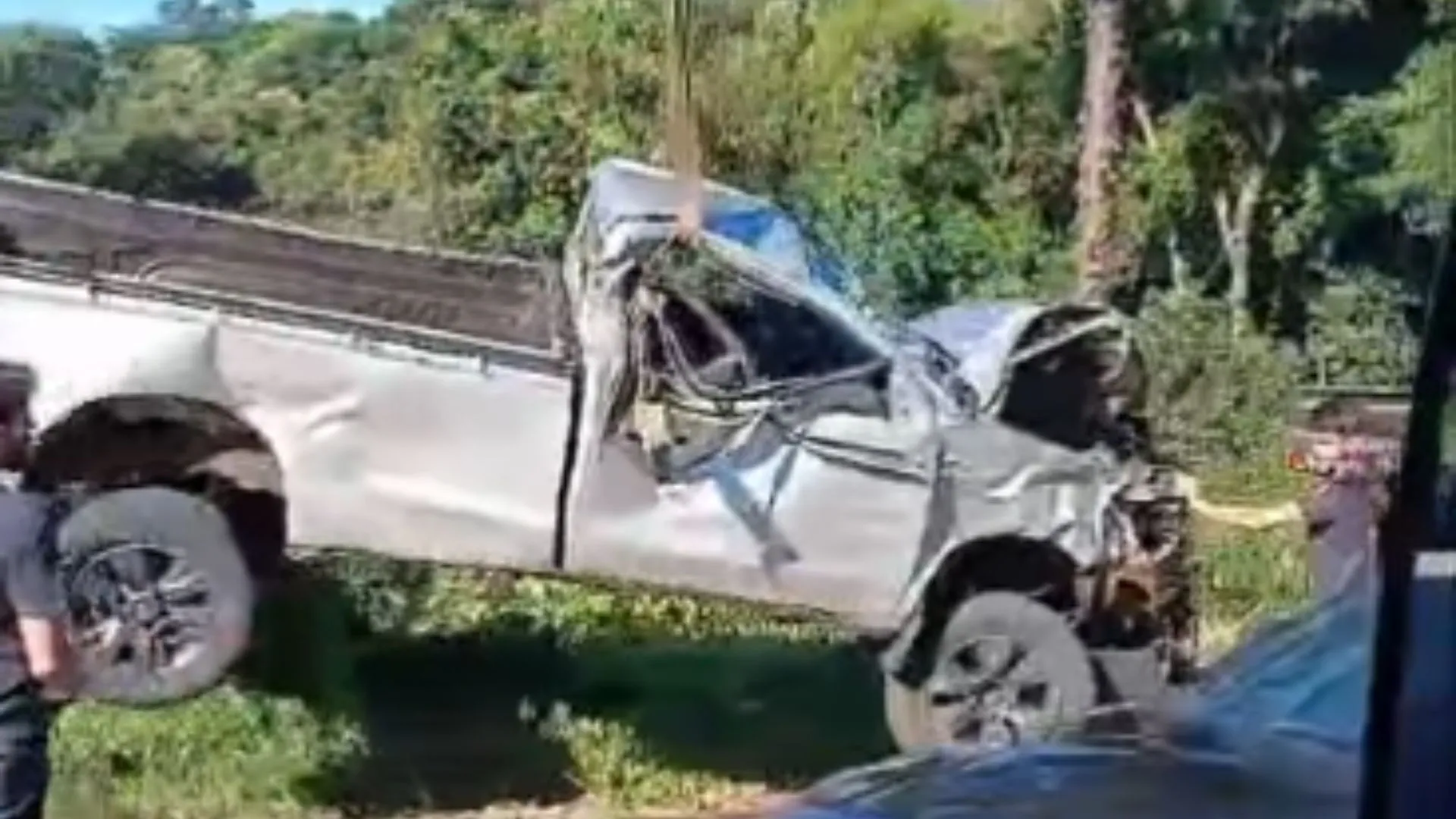 Homem e criança são encaminhados para atendimento após saída de pista em Videira