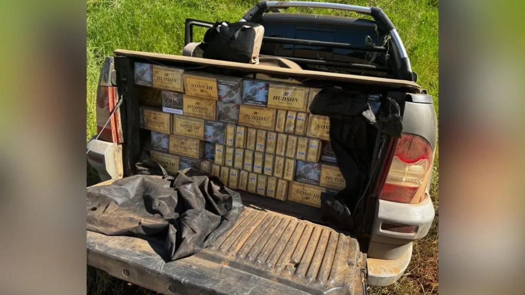 Fuga de contrabandista com 12.500 cigarros em SC termina em acidente