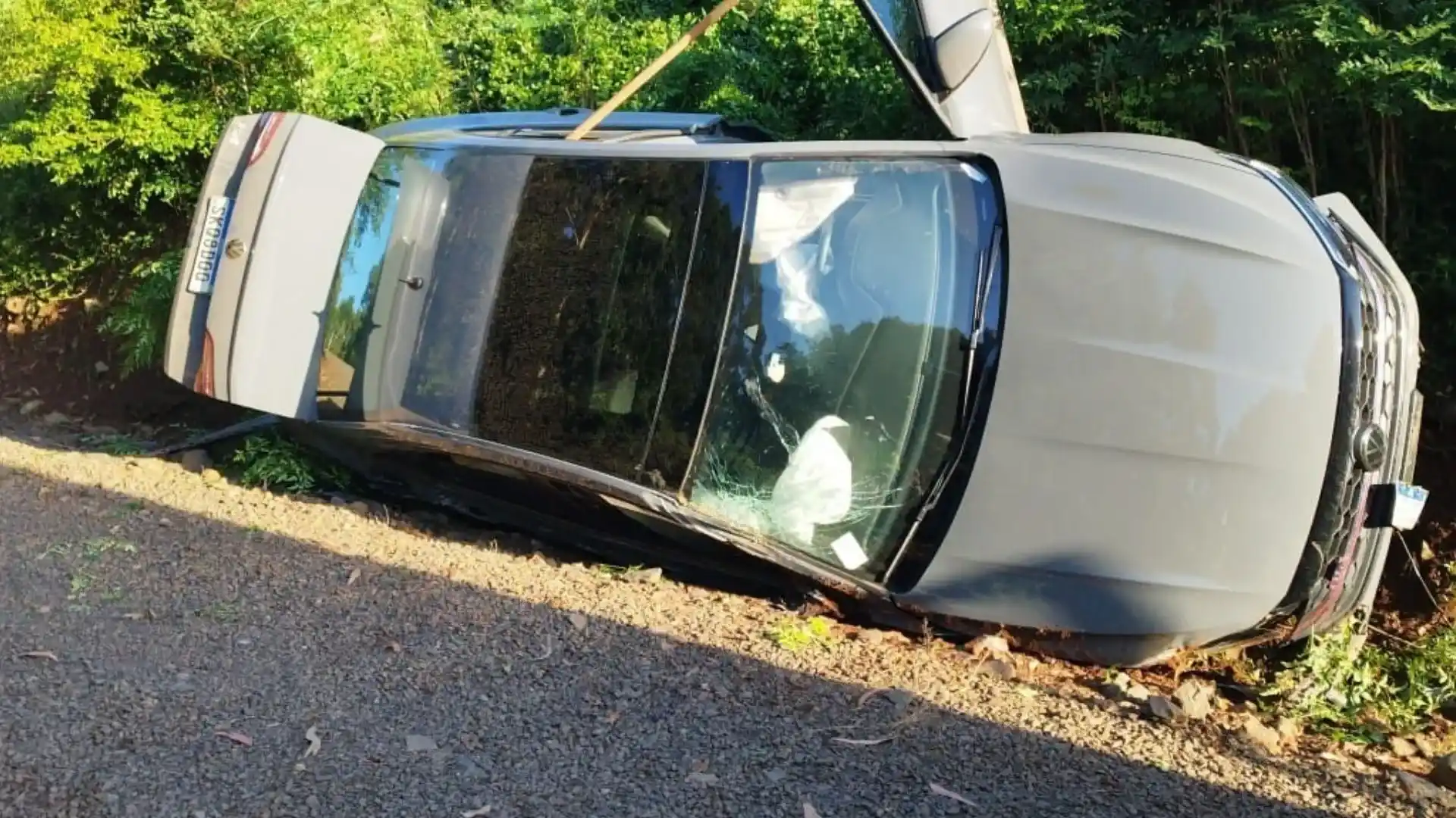 Capotamento na SC-453 deixa motorista ferido em Tangará