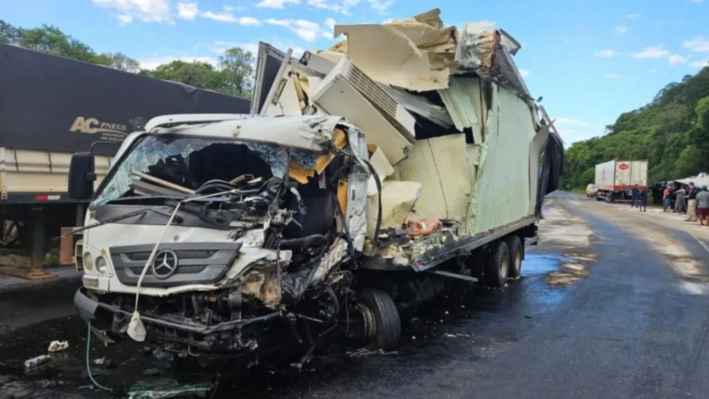 Veículos de Concórdia e Salto Veloso se envolvem em grave acidente