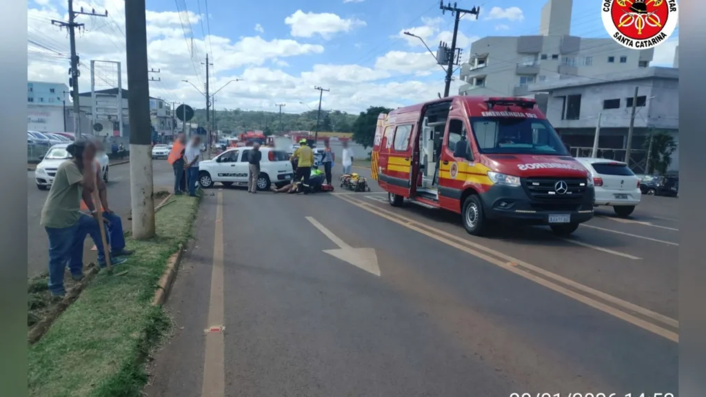 Motociclista sofre fraturas em colisão no centro de Fraiburgo