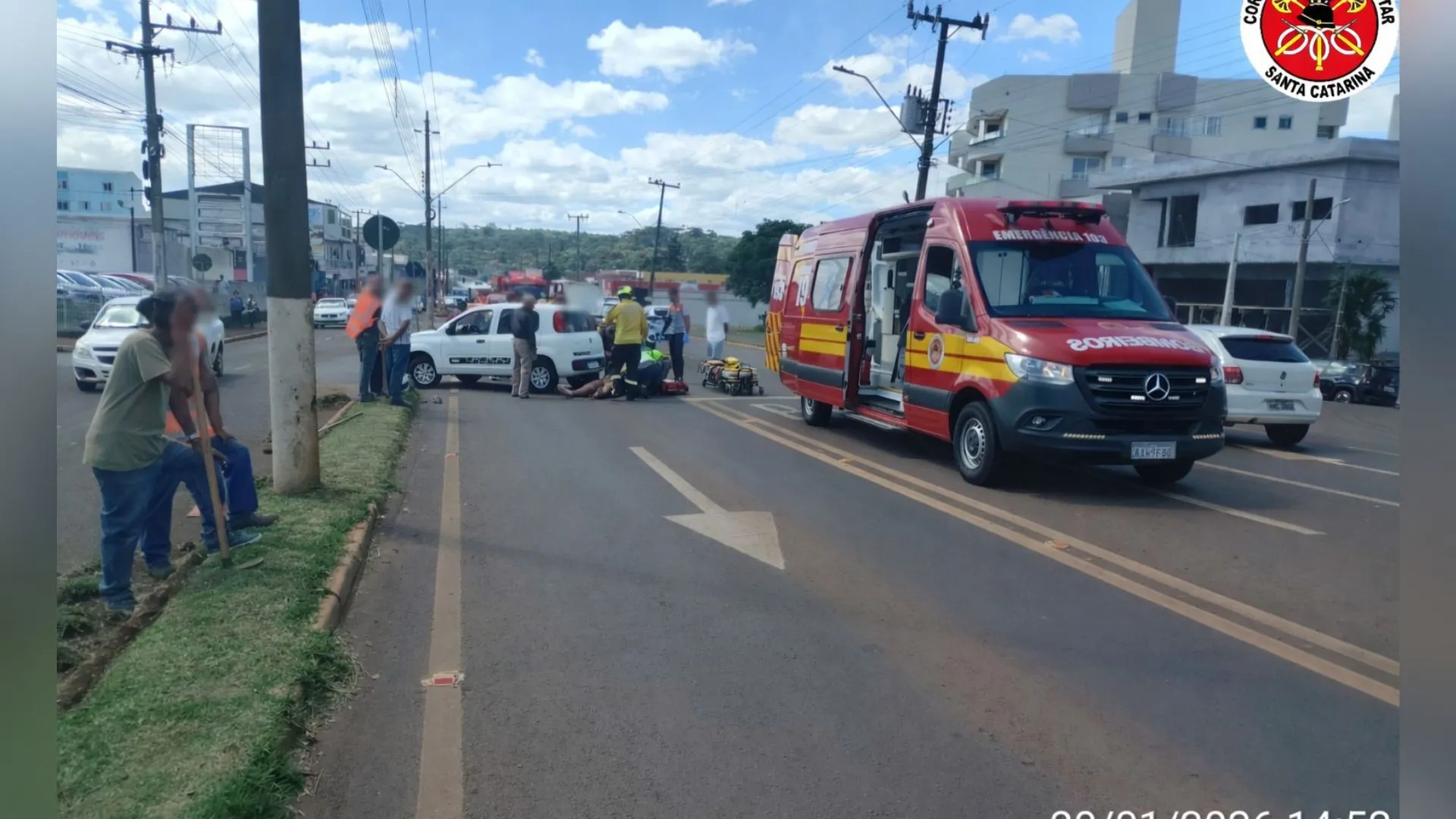 Motociclista sofre fraturas em colisão no centro de Fraiburgo