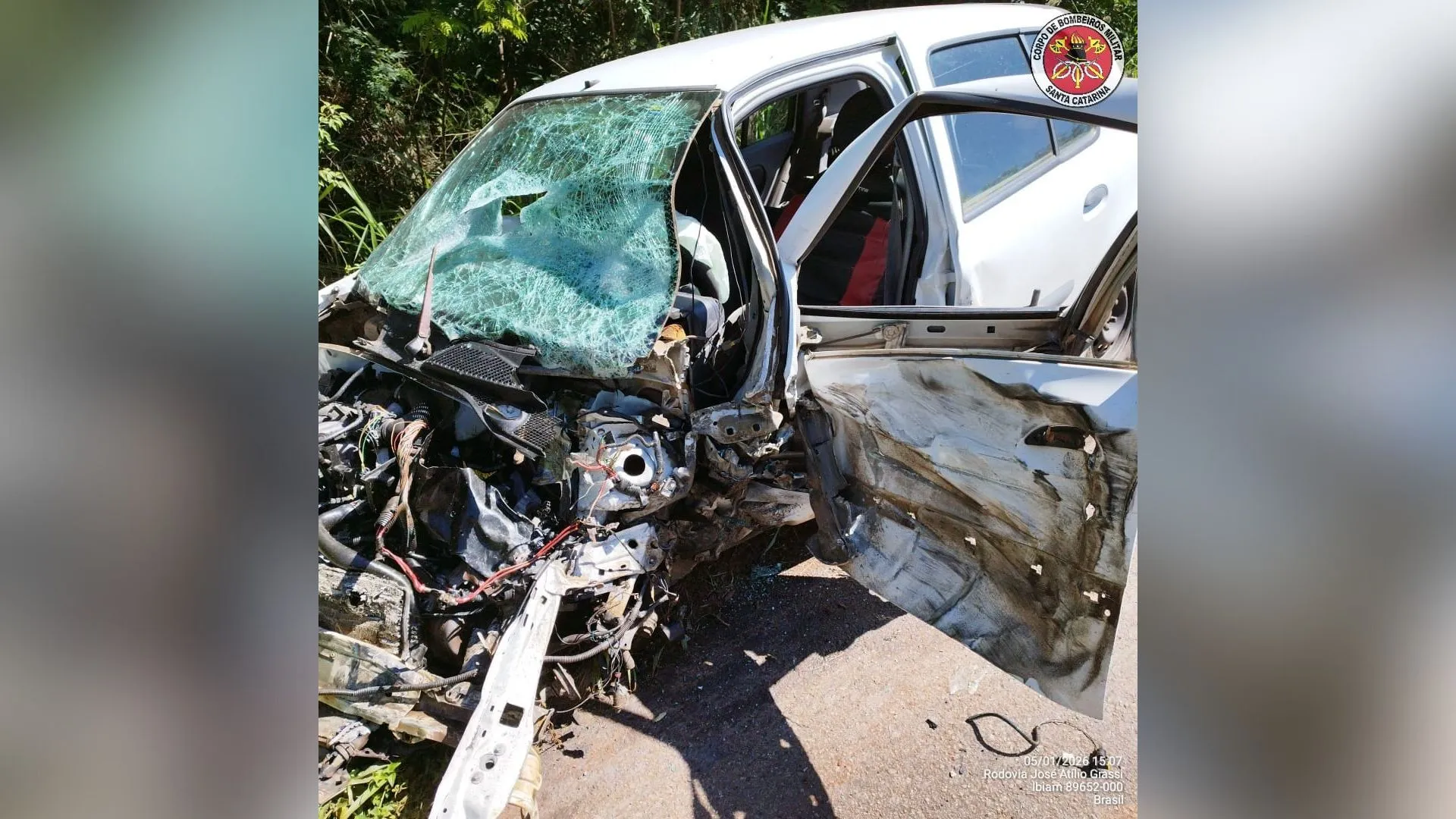 Colisão entre carro e caminhão deixa ferido em Tangará