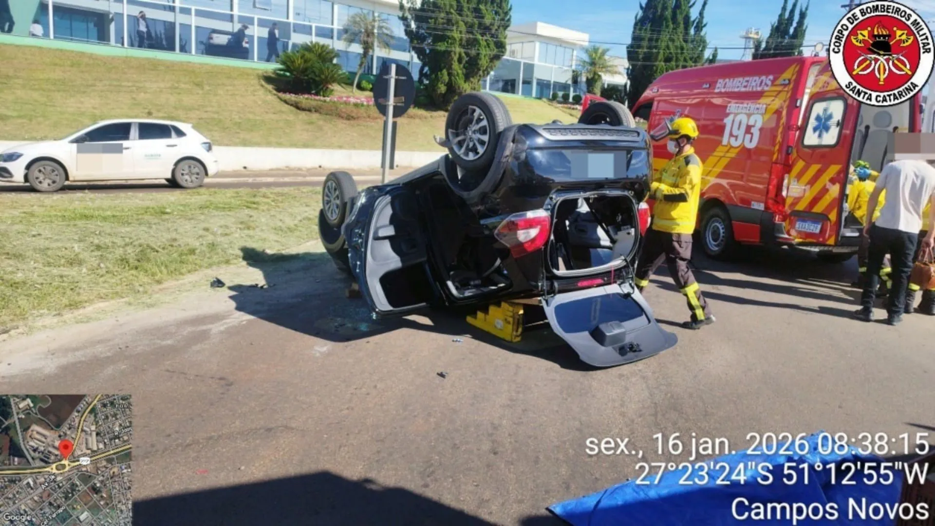 Colisão com capotamento deixa mulher ferida em Campos Novos