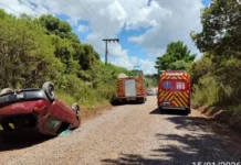 Jovem fica ferida após capotamento em Fraiburgo