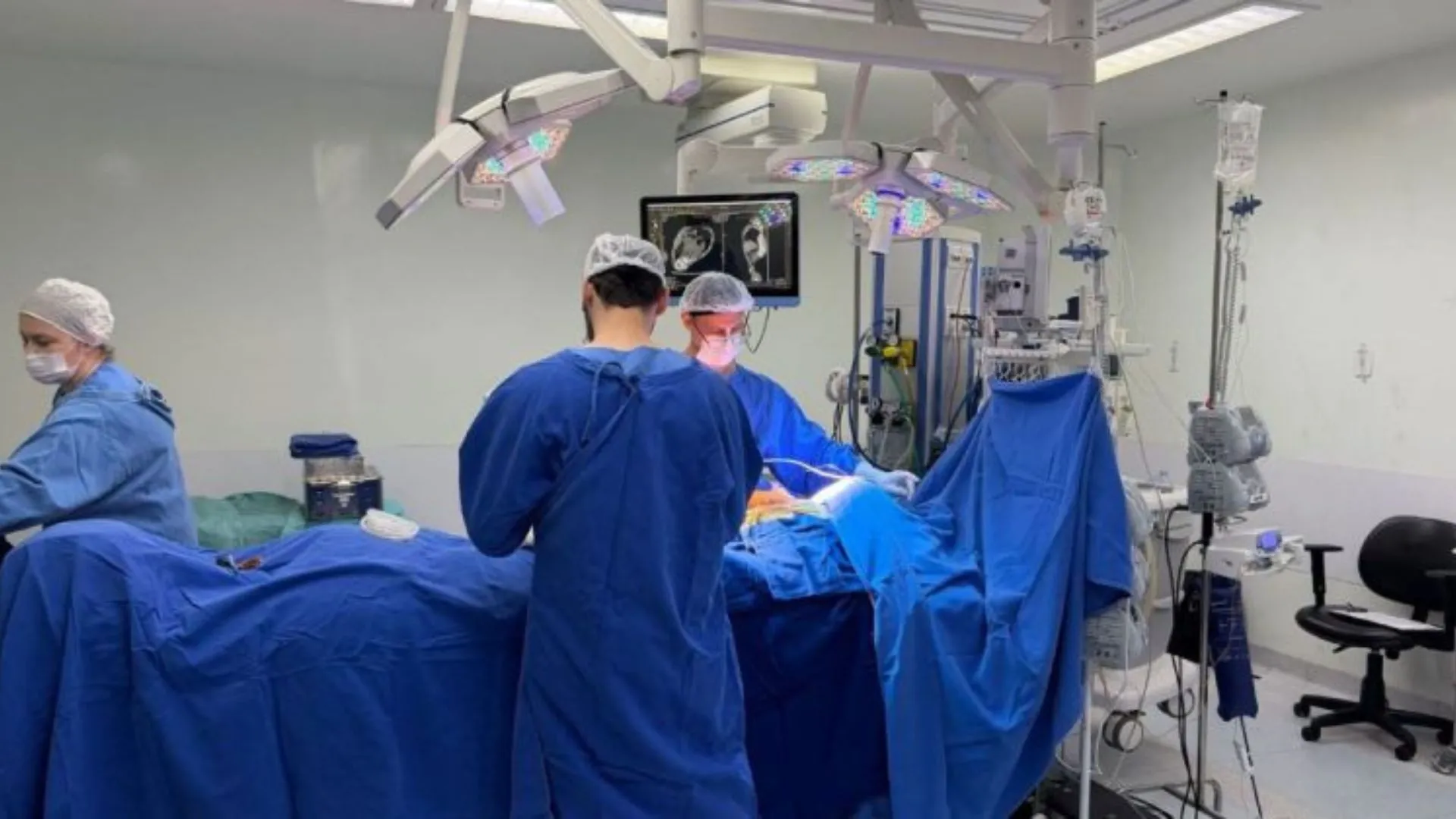 Cirurgia inédita em hospital de SC pode fazer criança paraplégica andar