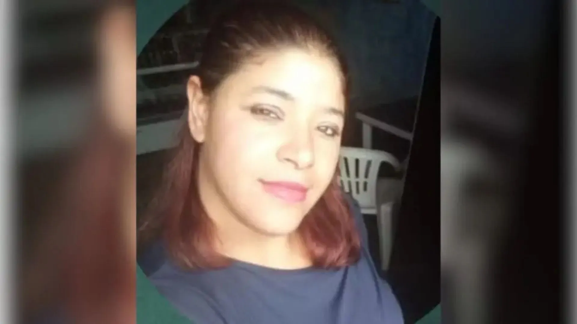 Mulher morre após ataque a policial dentro de viatura