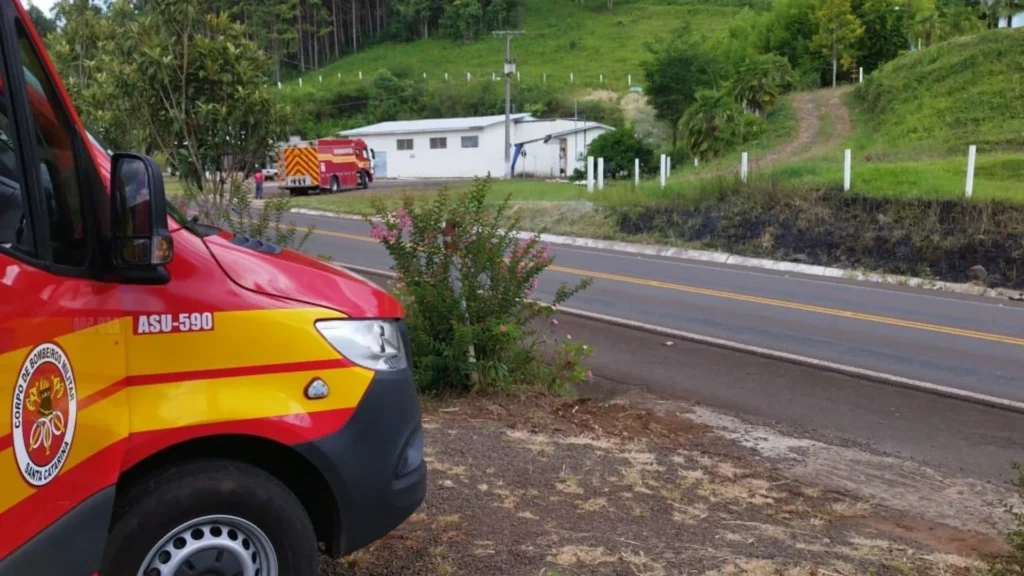 Trabalhador sofre descarga elétrica durante serviço na SC-135