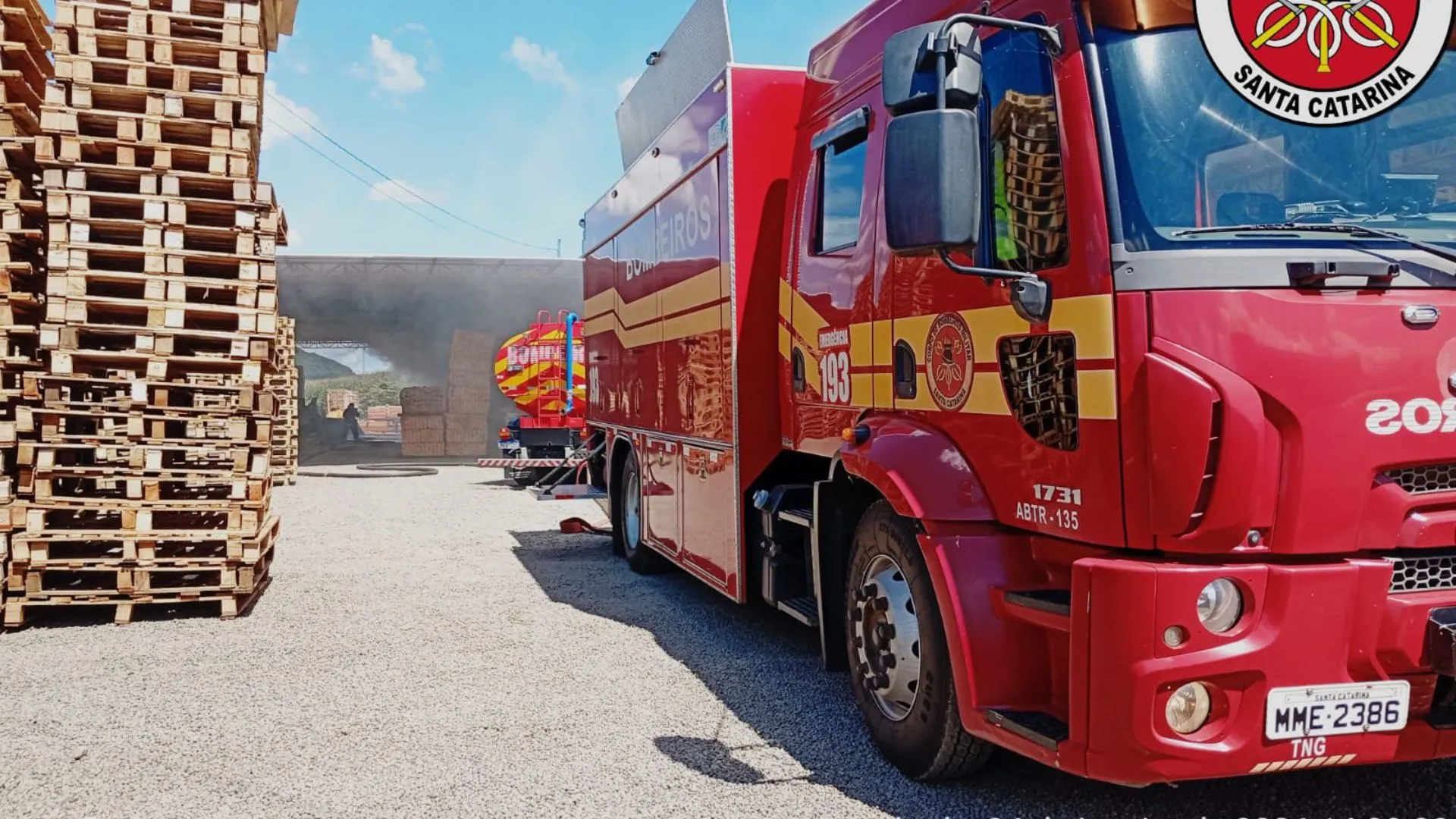 Incêndio atinge fábrica de paletes em Tangará