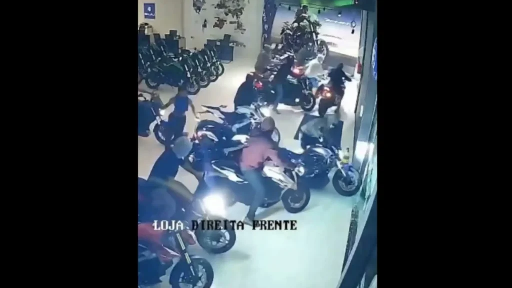 Grupo invade loja e furta 12 motos durante a madrugada