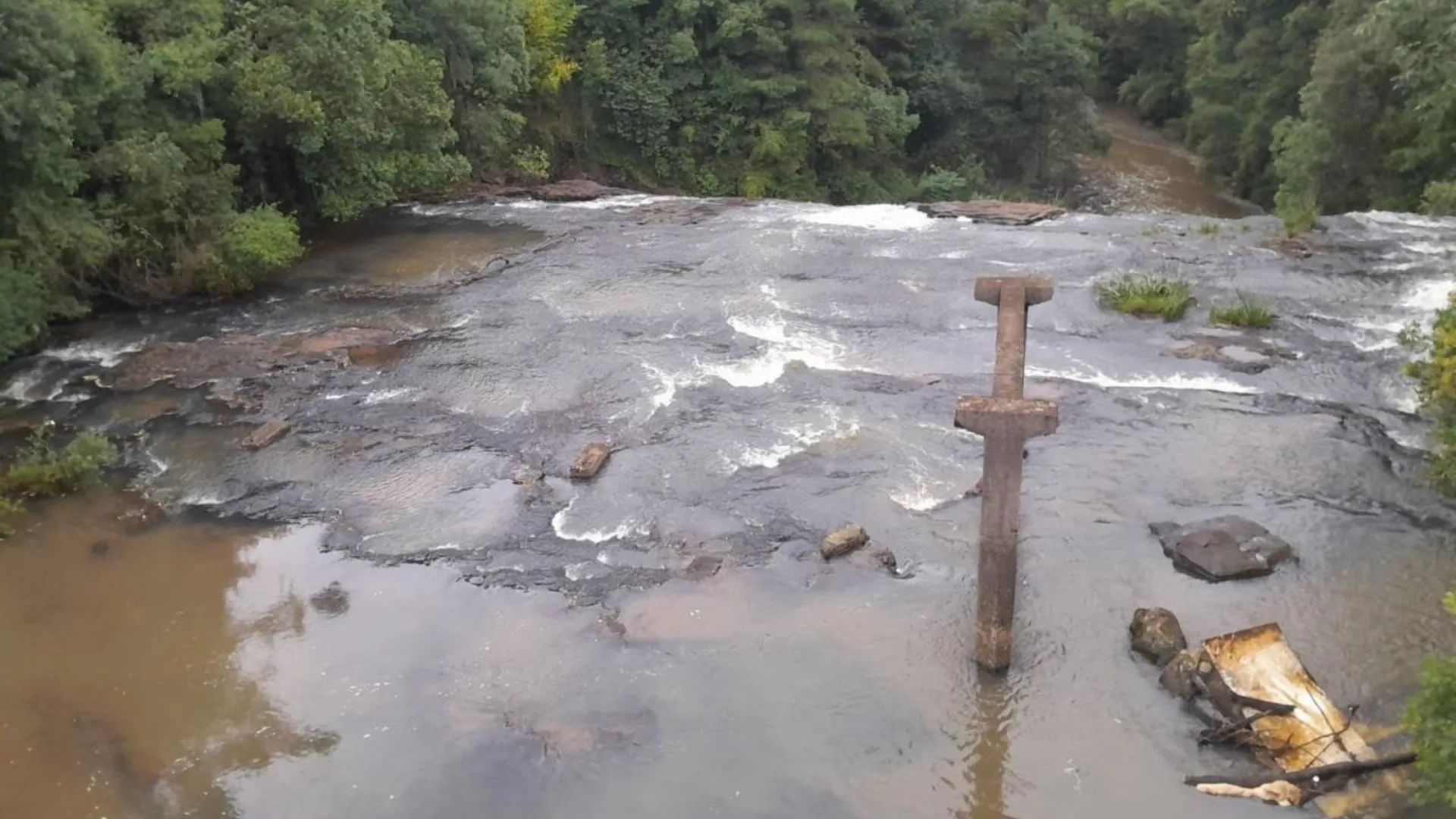Homem pula da Ponte do Castelhano e é salvo pela PM