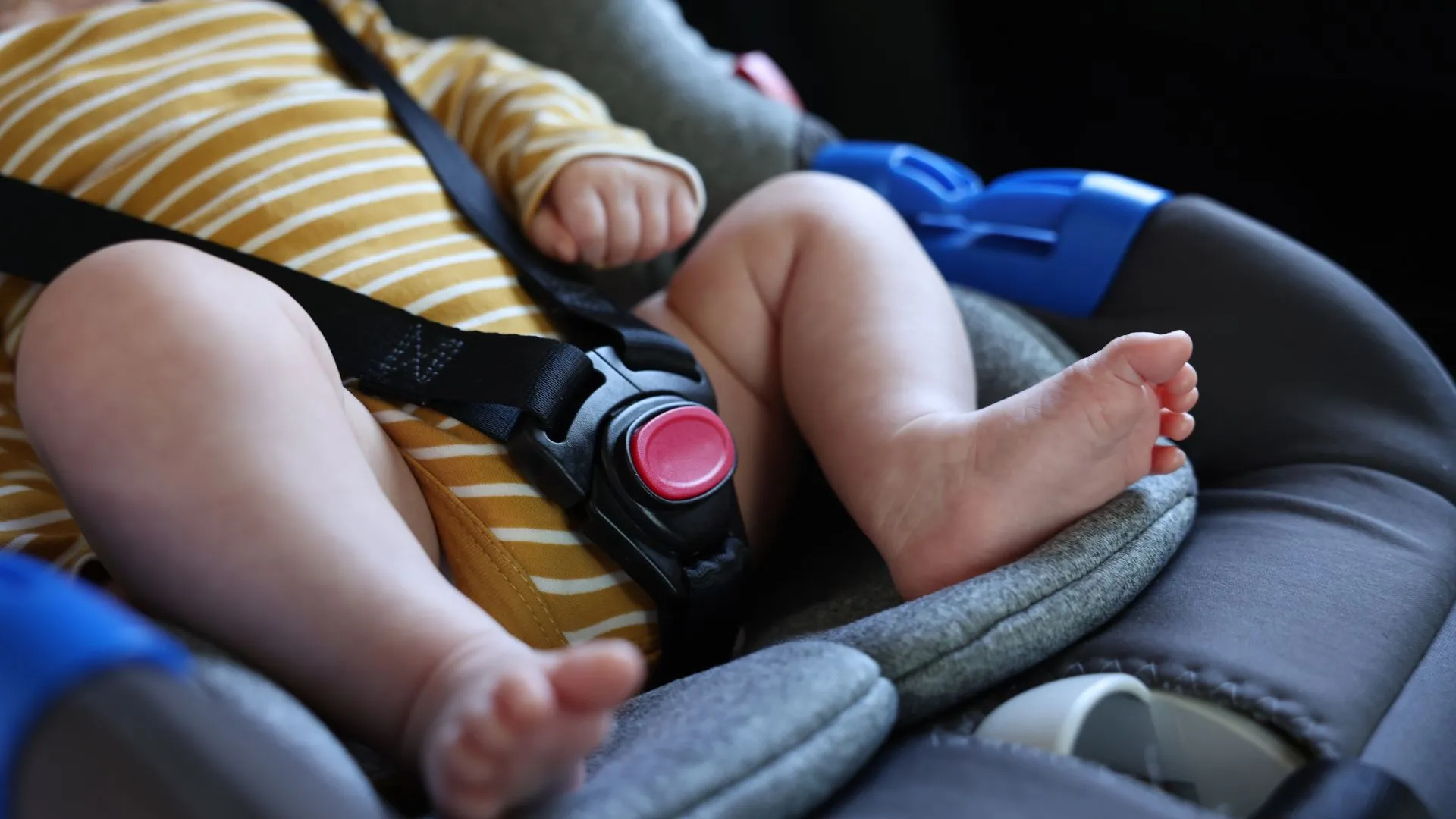 Bombeiros resgatam bebê trancado dentro de carro em Chapecó