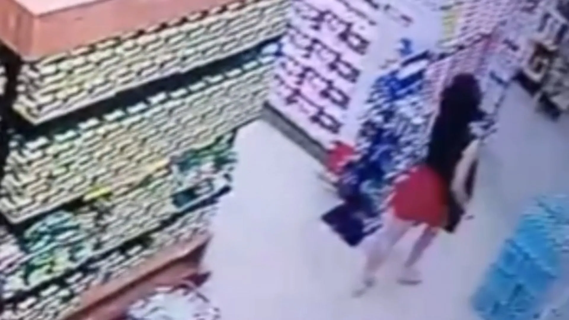 Delegada libera mulher flagrada furtando supermercado e ainda paga pelos itens roubados