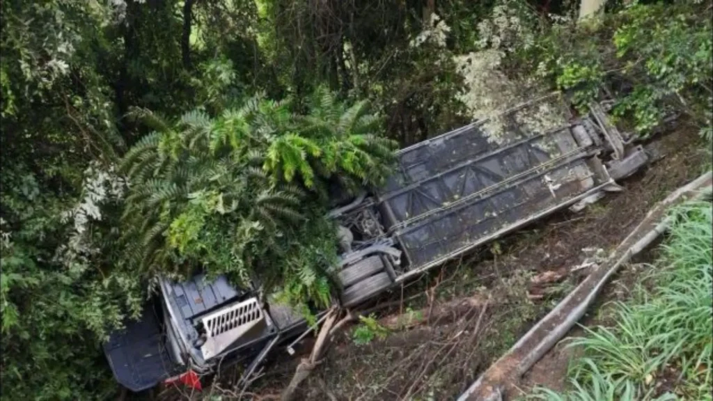 Empresa se manifesta após acidente com ônibus deixar quatro mortos na BR-470