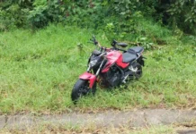 Jovem fica ferido após acidente de moto na Curva do Chiqueirão