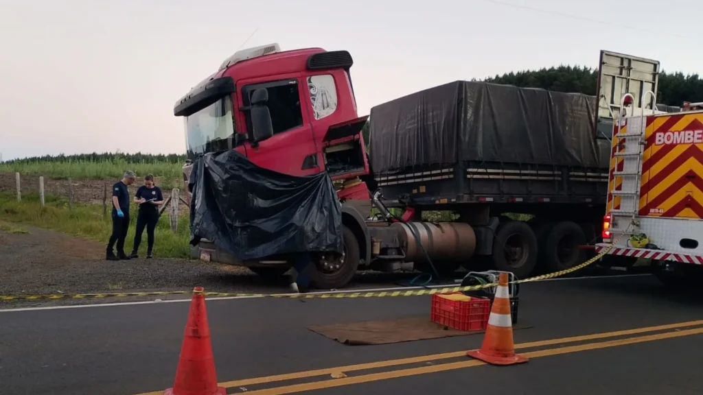 Homem morre após ser esmagado pela cabine de caminhão no Meio-Oeste