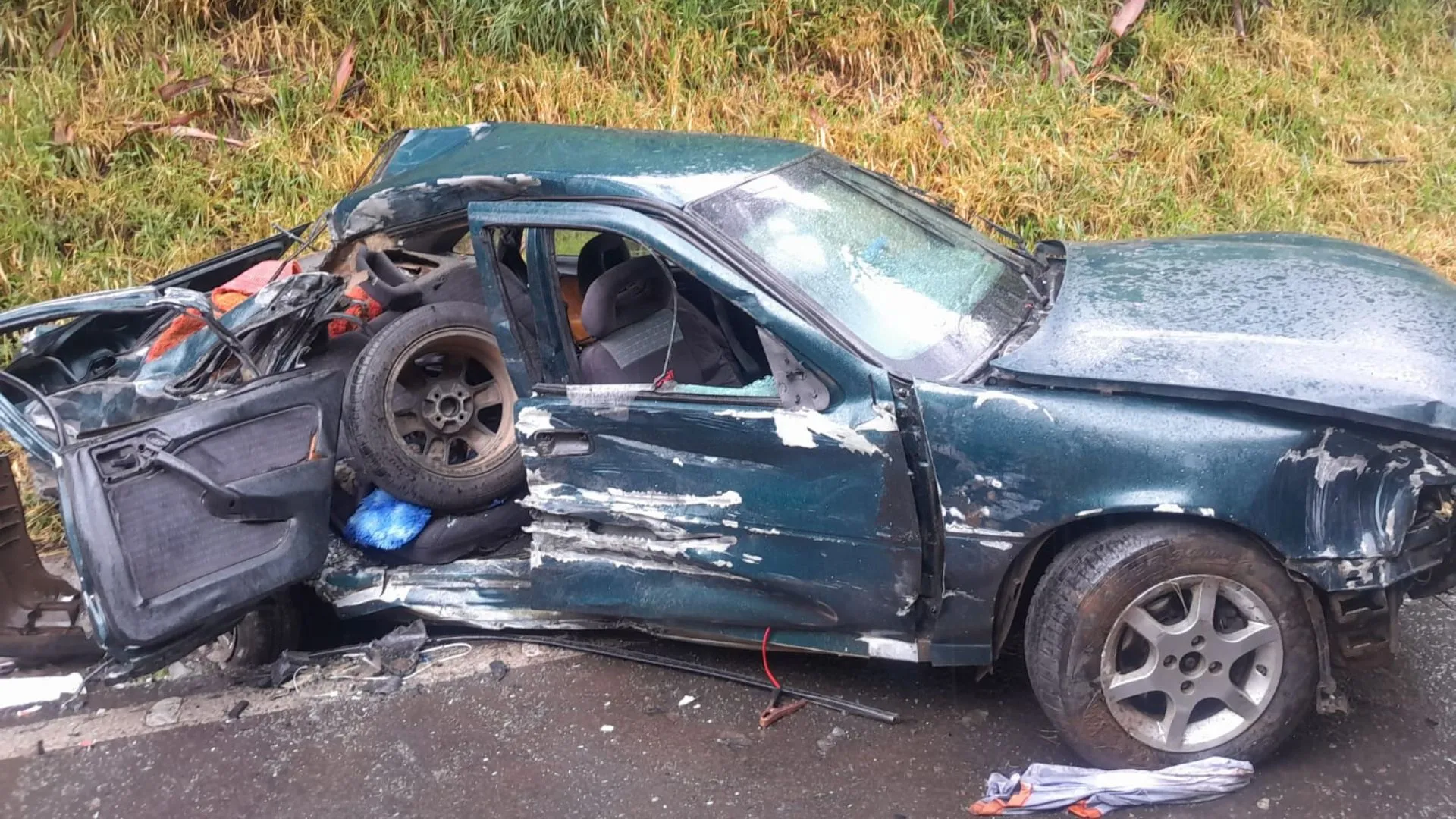 Bebê perde a vida em colisão entre carro e carreta na BR-282