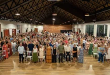 Stand up do humorista Diogo Oliveira marca abertura do ano letivo em Videira