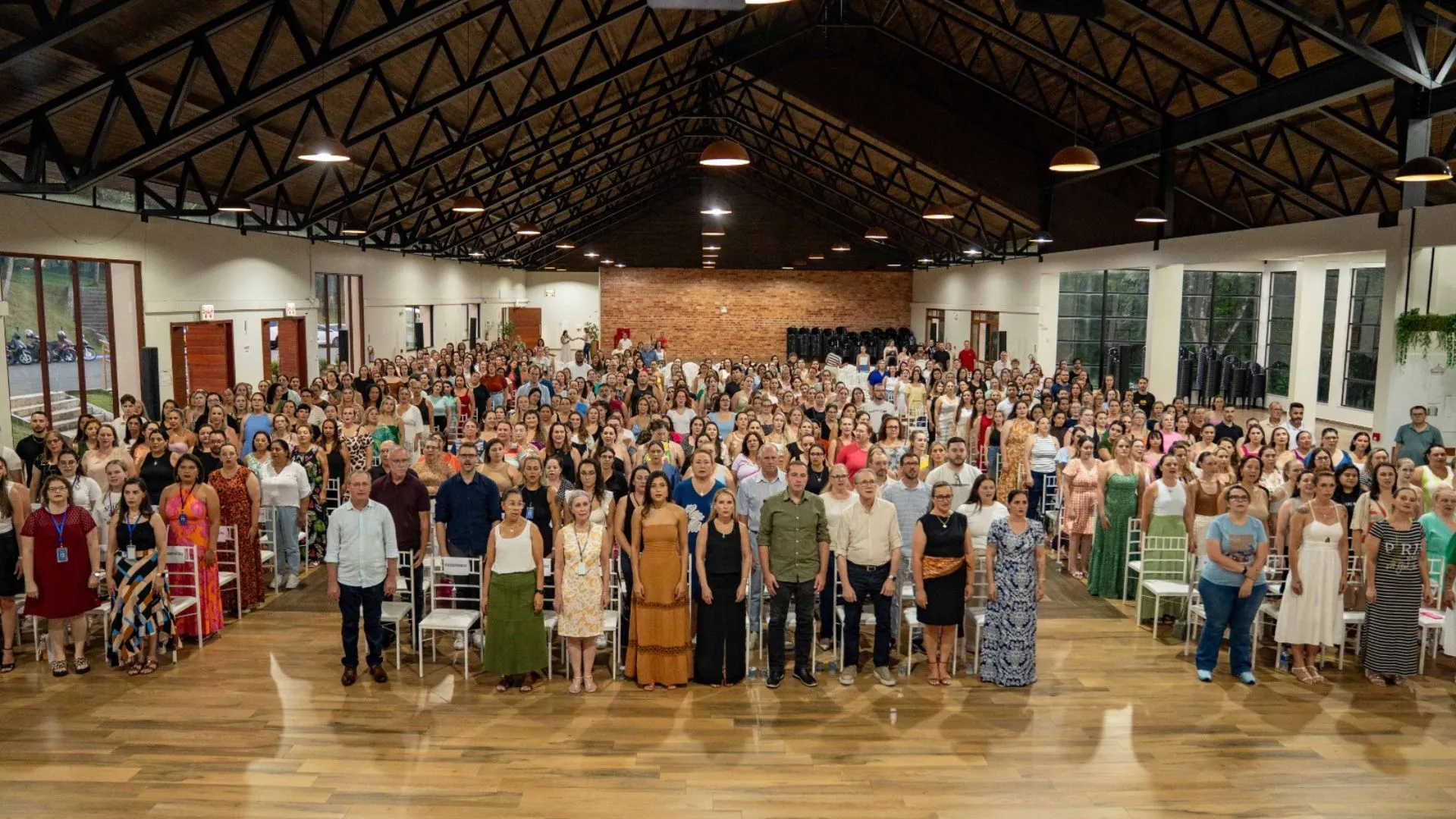 Stand up do humorista Diogo Oliveira marca abertura do ano letivo em Videira