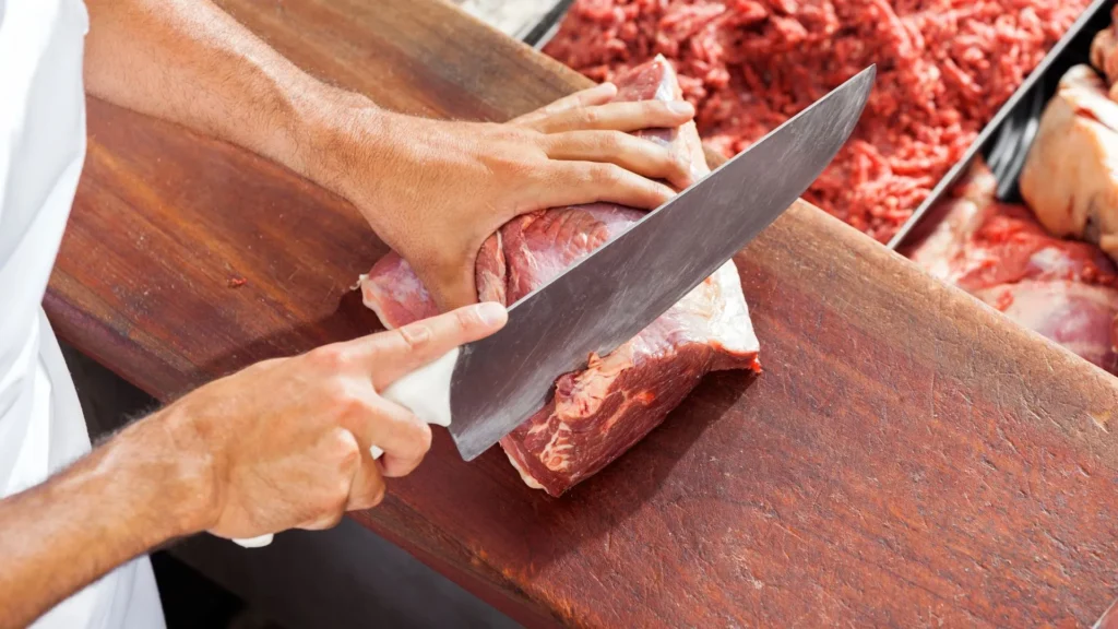 Homem que esfaqueou colega por promoção a chefia é condenado