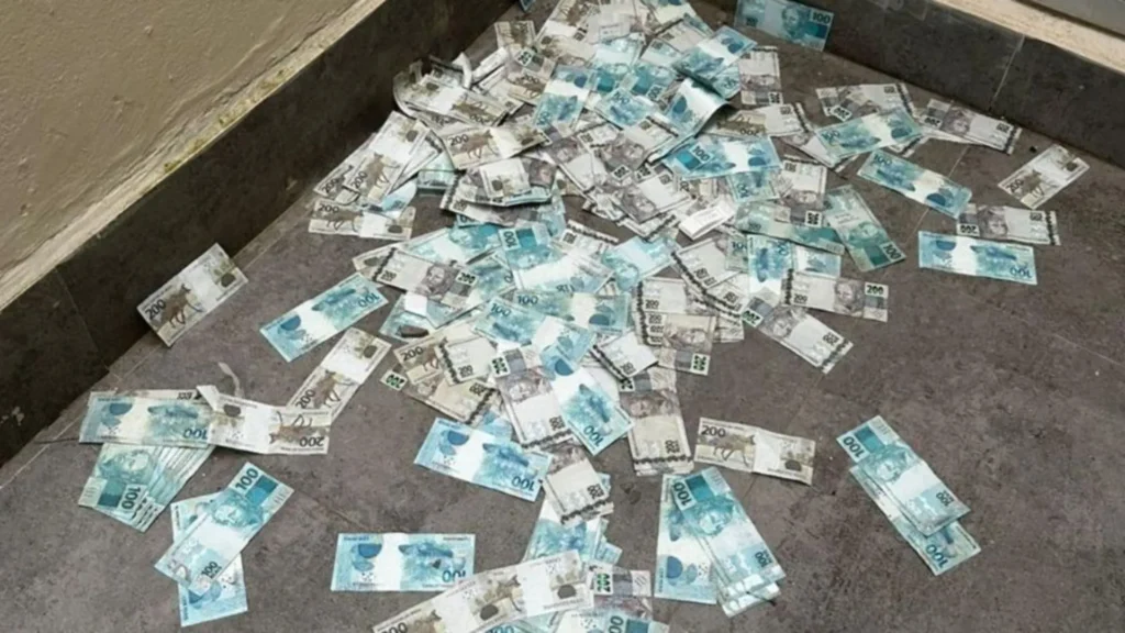 Mala jogada pela janela em investigação do Banco Master em BC tinha R$ 429 mil