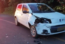 Colisão entre moto e carro deixa jovem ferido em Pinheiro Preto
