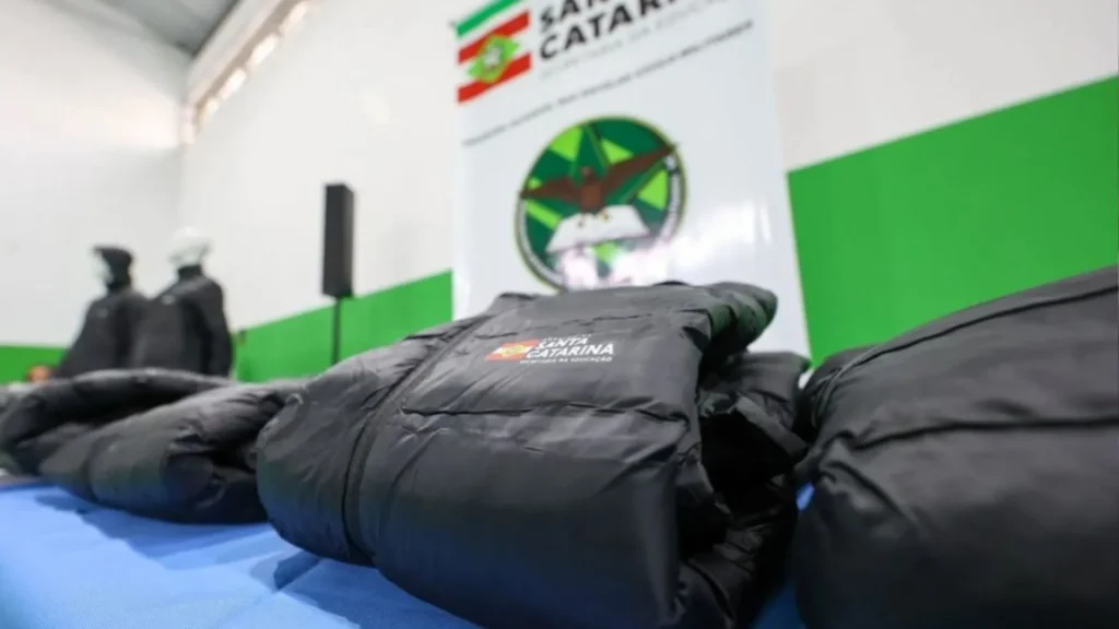 Compra de 294 mil uniformes escolares em SC é anulada pelo TCE