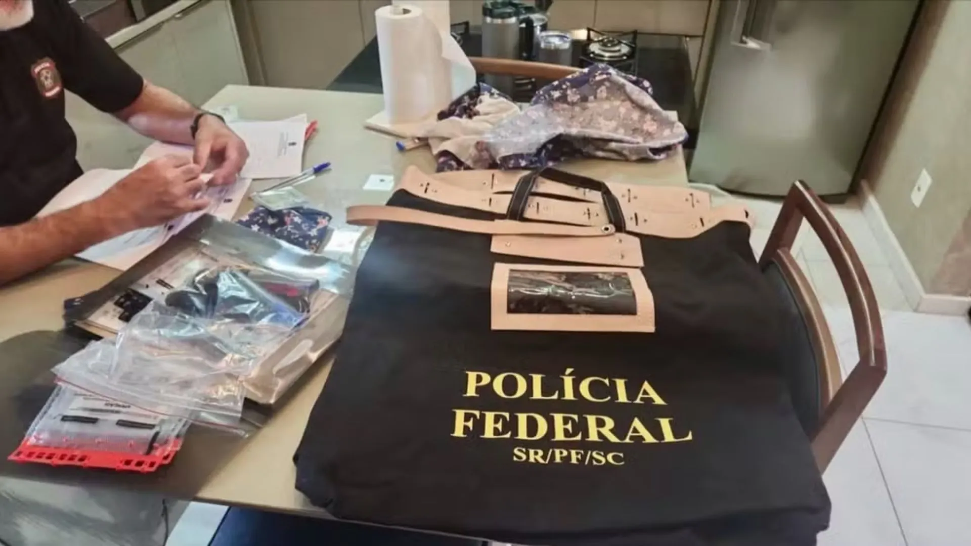 Ex-gerente da Caixa é investigado por desvio de R$ 1 milhão em SC