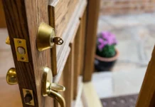 Empresa é condenada após arrombar casa de ex-funcionário em SC