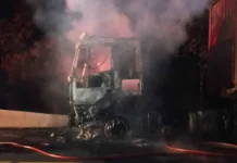 Incêndio em carreta exigiu mais de 3 mil litros de água para ser controlado