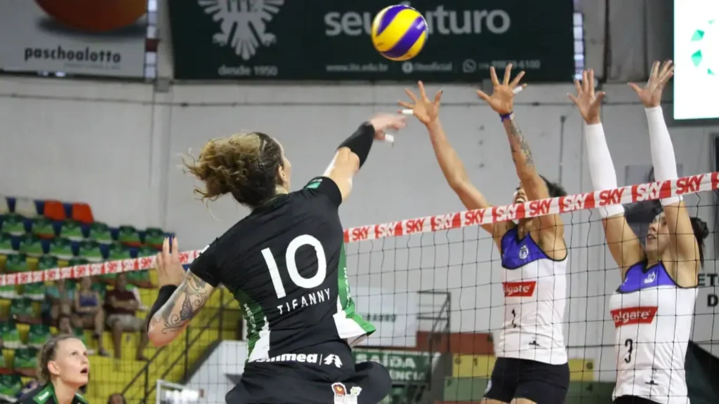 Câmara aprova veto a participação de atleta trans na Copa Brasil de Vôlei Feminino