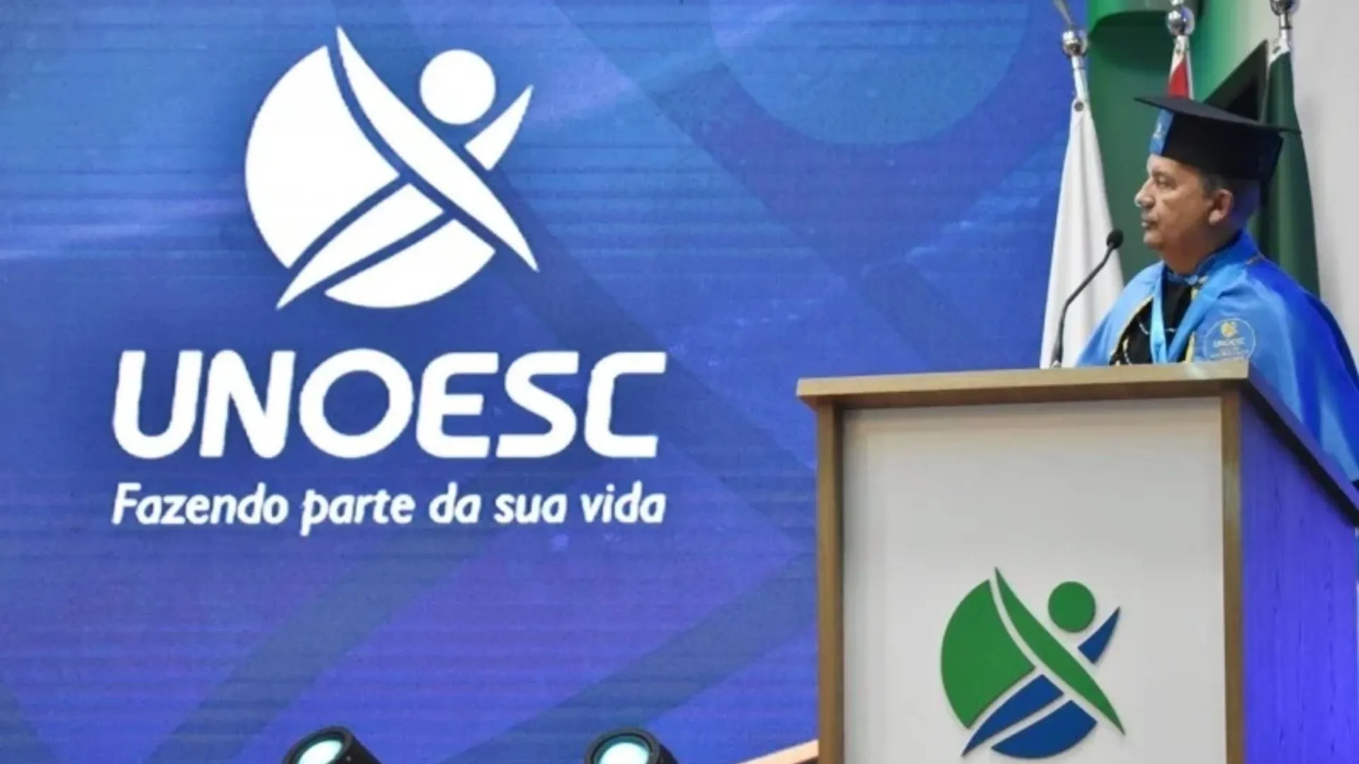 Governador de SC é reconhecido por contribuição à educação superior