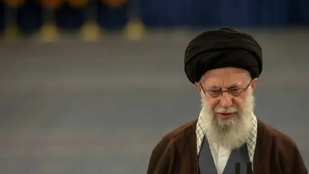 Morte de Ali Khamenei é anunciada por Trump após bombardeio conjunto