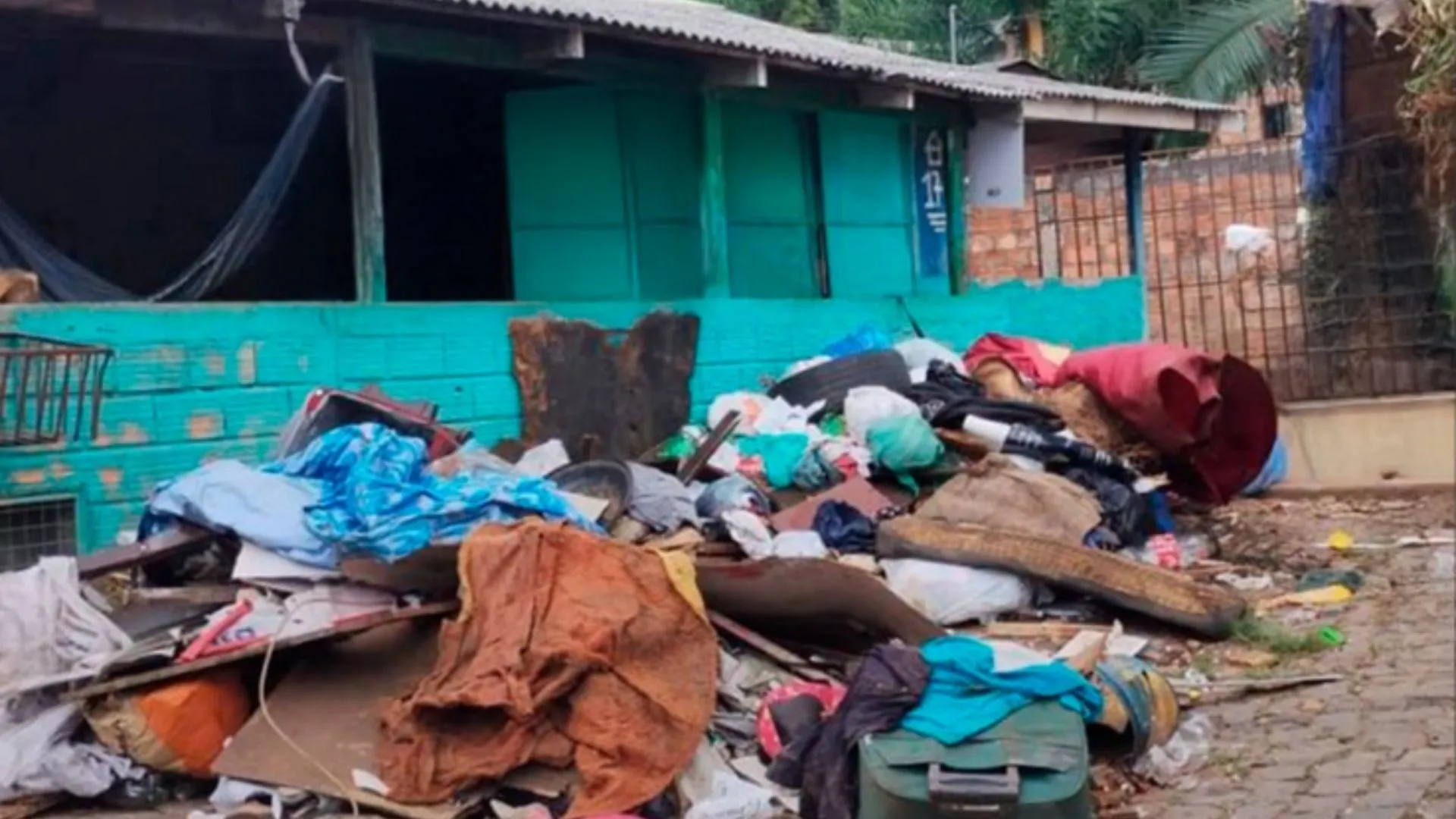 Videira registra lixo acumulado nas ruas e Prefeitura pede apoio da população