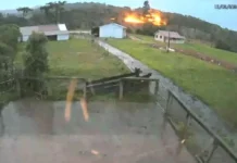 Raio atinge cerca elétrica em propriedade e assusta família