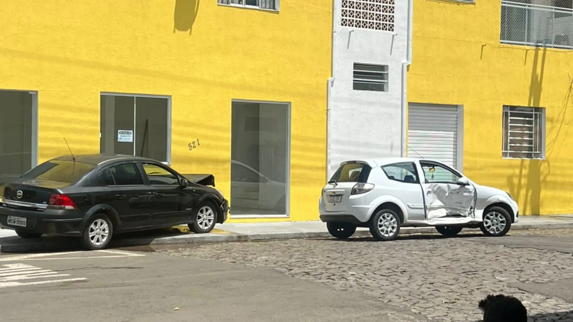 Colisão entre veículos mobiliza bombeiros em Caçador