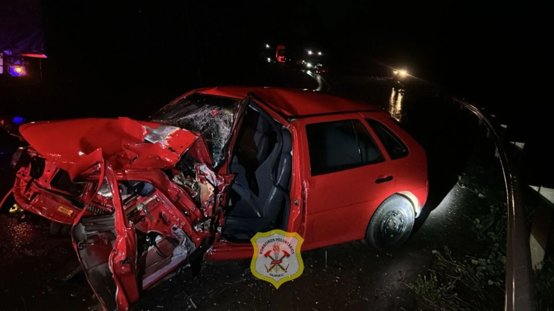 Grave acidente na SC-350 deixa motorista preso às ferragens