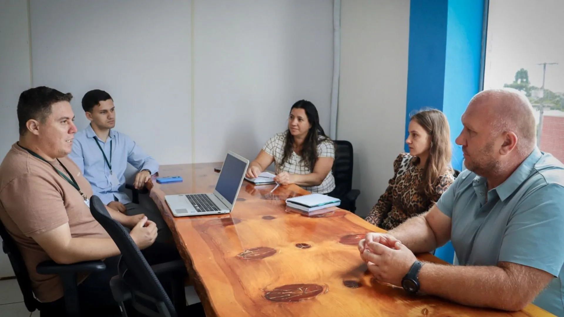 Calmon avança com regularização de terrenos e selo 5G