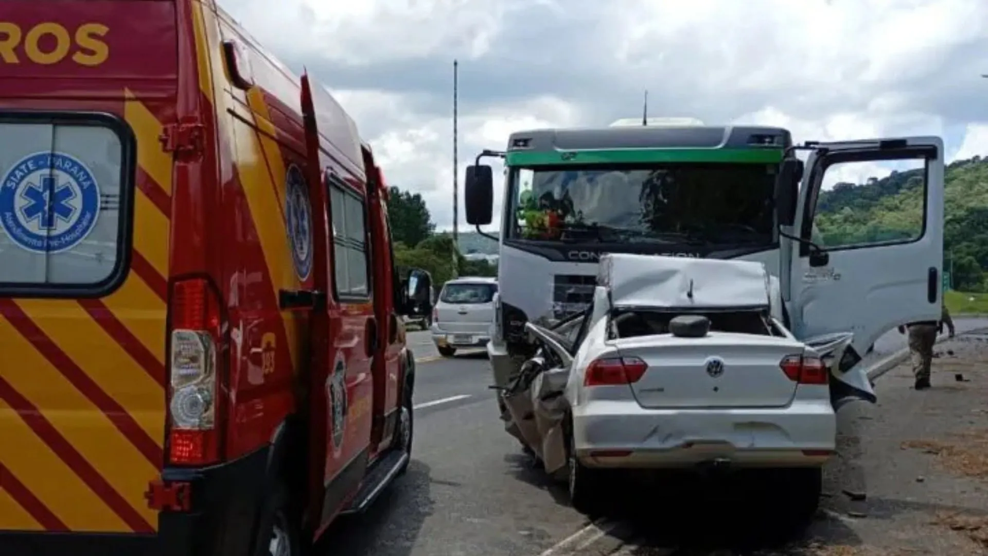 Mulher é assassinada a tiros e suspeito morre em acidente na BR-153