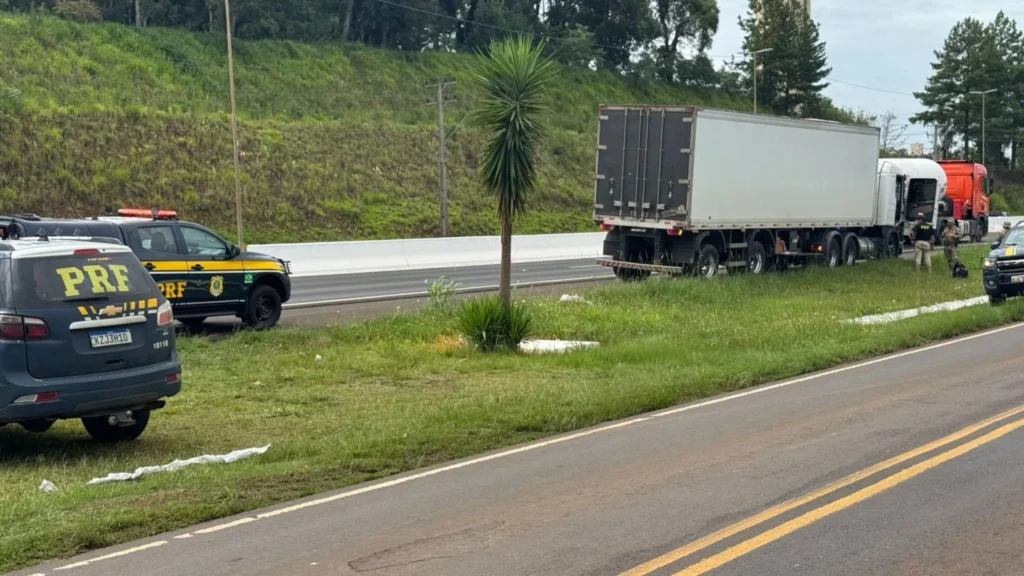 Caminhoneiro é preso dirigindo sob efeito de anfetamina