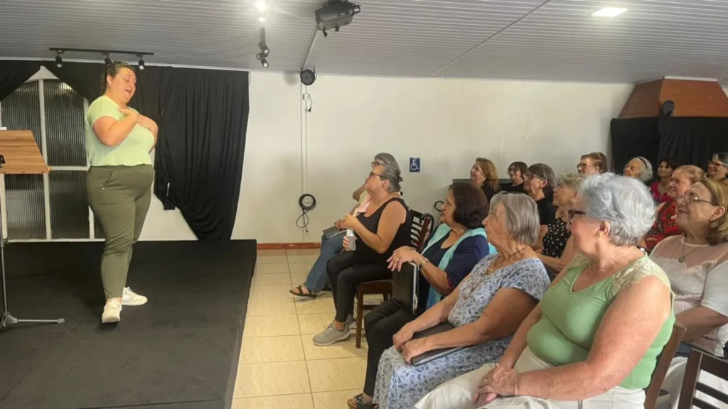 Projeto Cantando a Feliz Idade atende pessoas idosas em Caçador