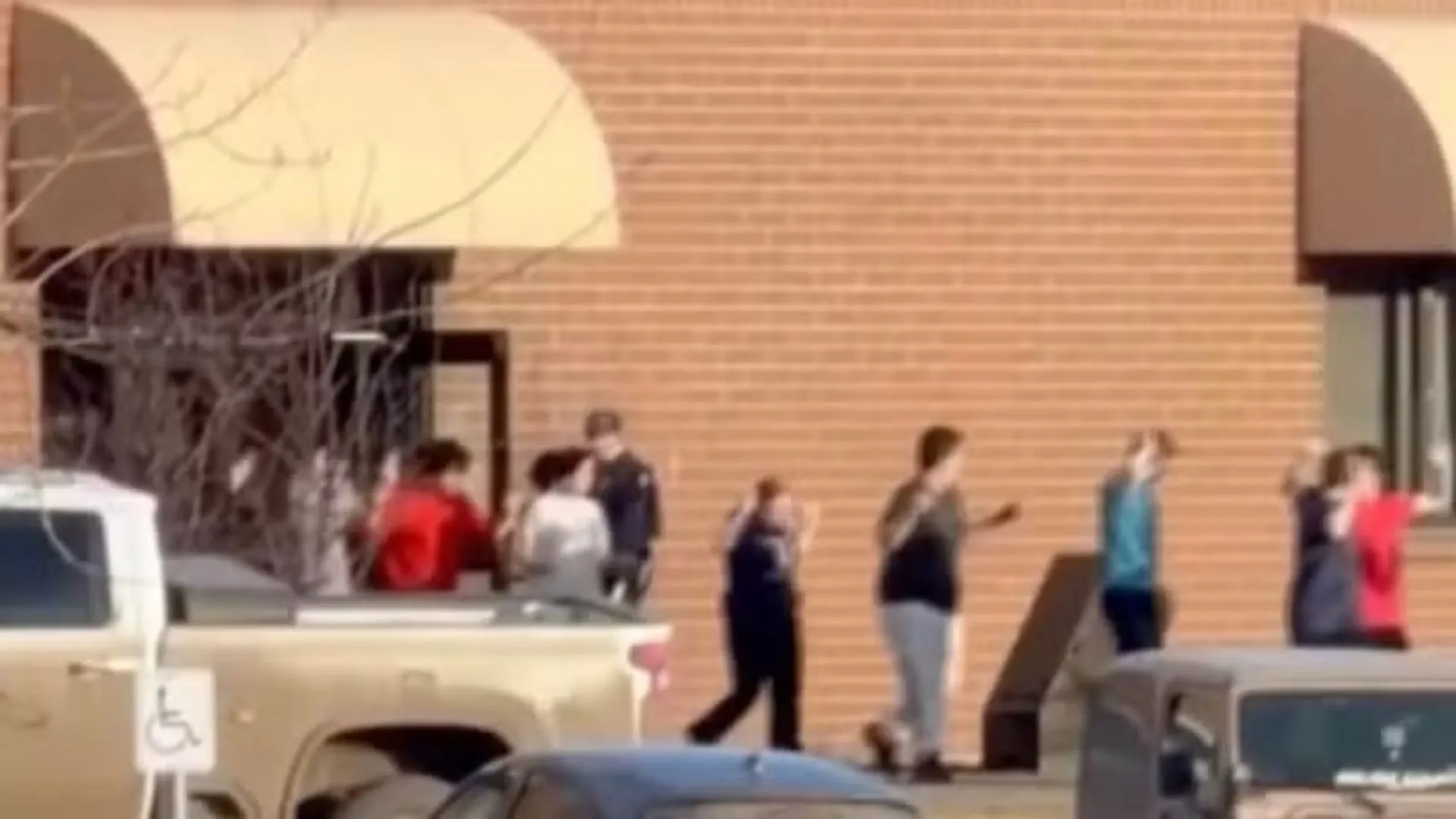 Ataque em escola no Canadá deixa 10 mortos