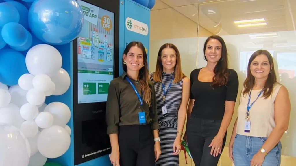 Empresa de Caçador recebe armário digital da FarmaSesi