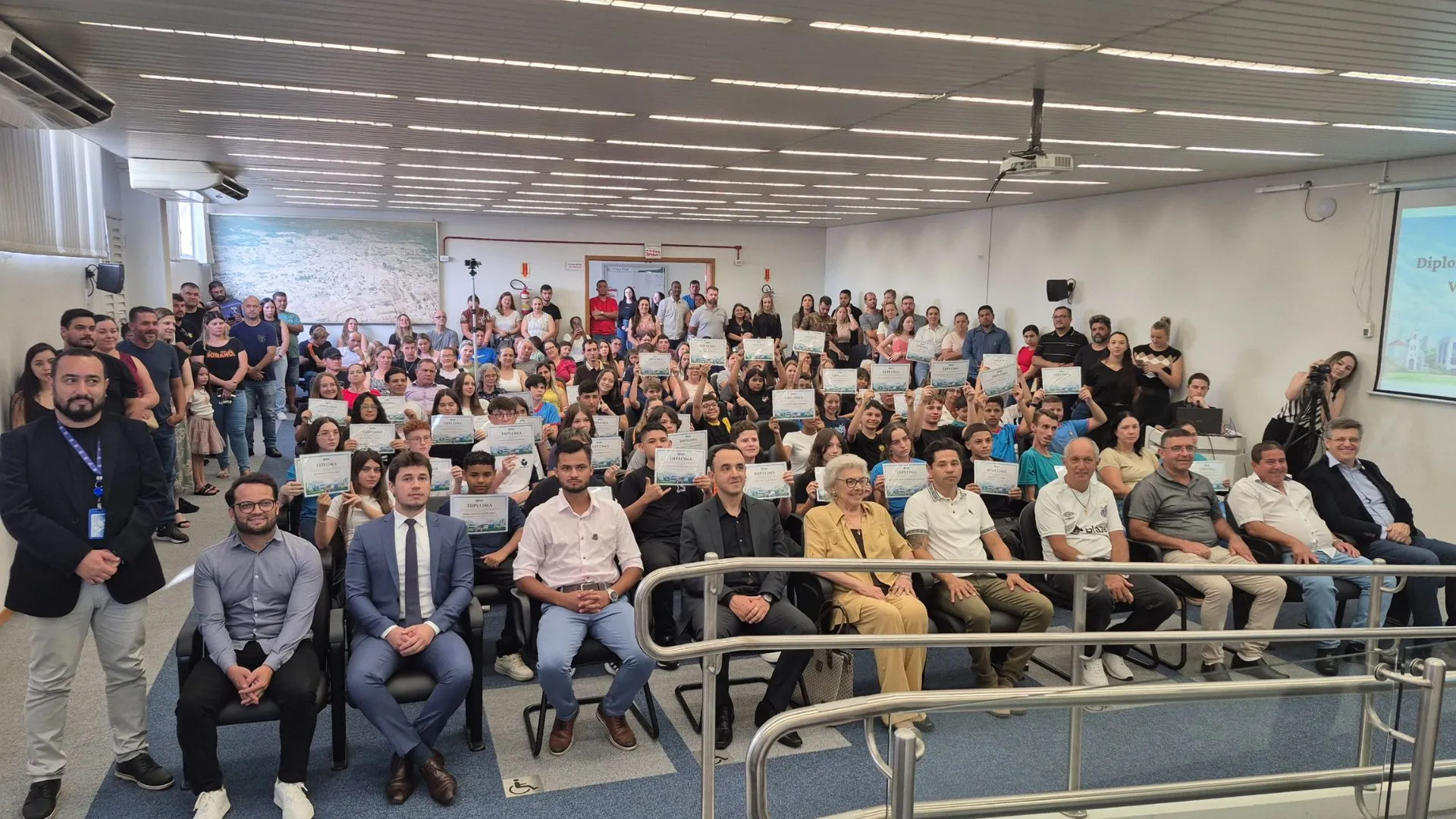 Diplomados os novos integrantes do Programa Câmara e Prefeitura Mirim