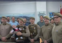 Policial Militar recebe Moção de Aplausos por salvar bebê em Luzerna PM recebe Moção de Aplausos por salvar bebê em Luzerna