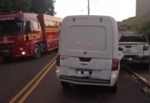 Sol forte provoca acidente e deixa jovem ferida