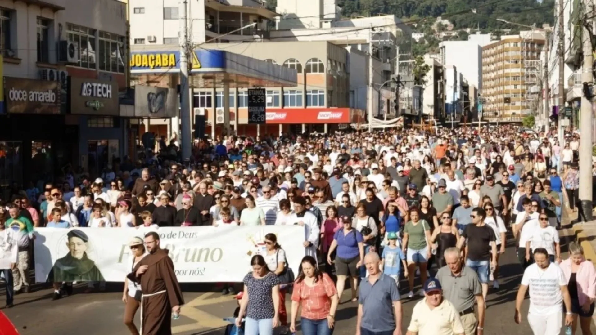 36ª Caminhada Penitencial reúne milhares de fiéis em Joaçaba