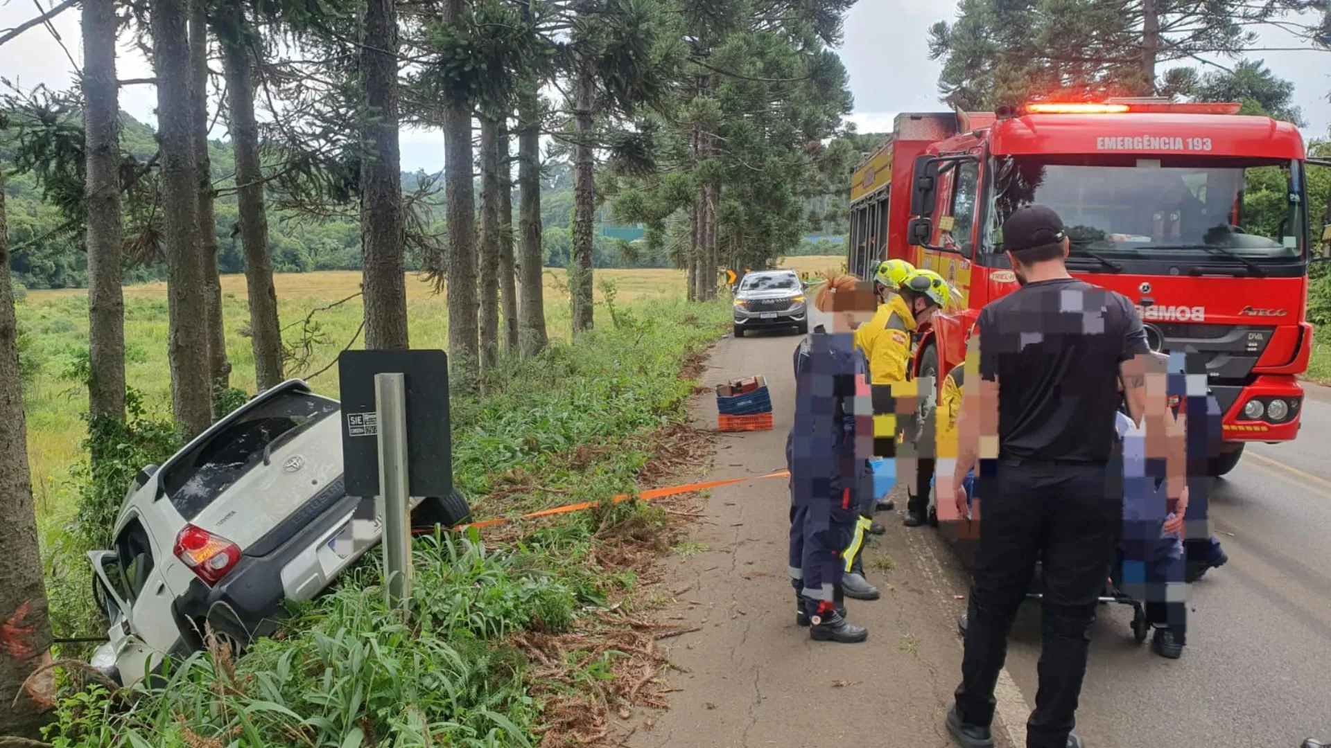 Bombeiros realizam desencarceramento após colisão em Videira